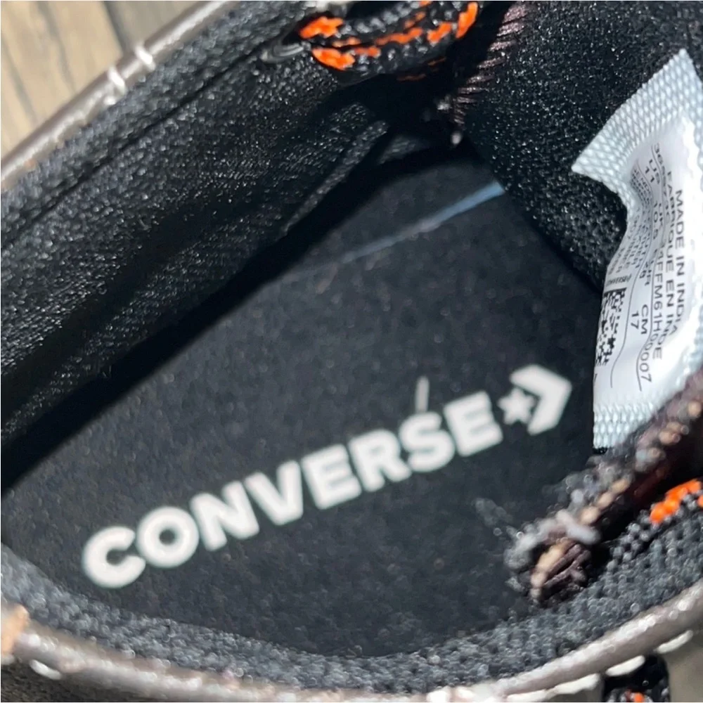 Authentic Converse designer little boys leather high tops sneakers sz 11